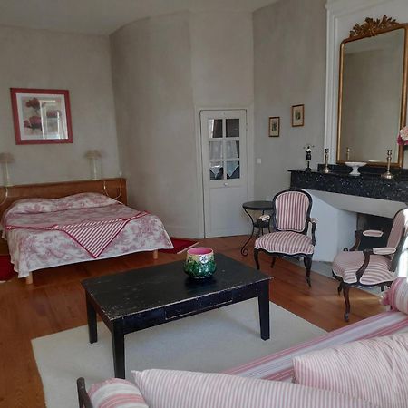 Au Chateau Juillac Room photo
