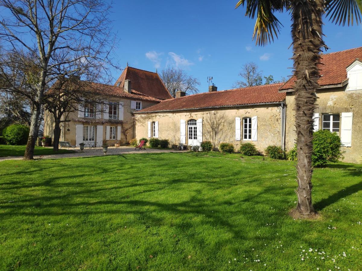 Au Chateau Juillac Exterior photo