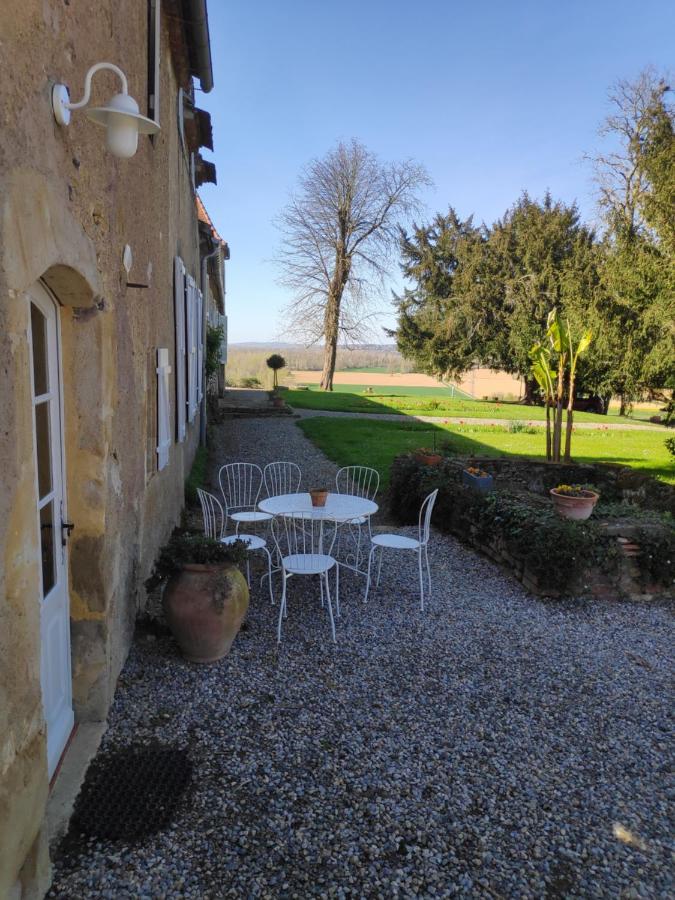 Au Chateau Juillac Exterior photo