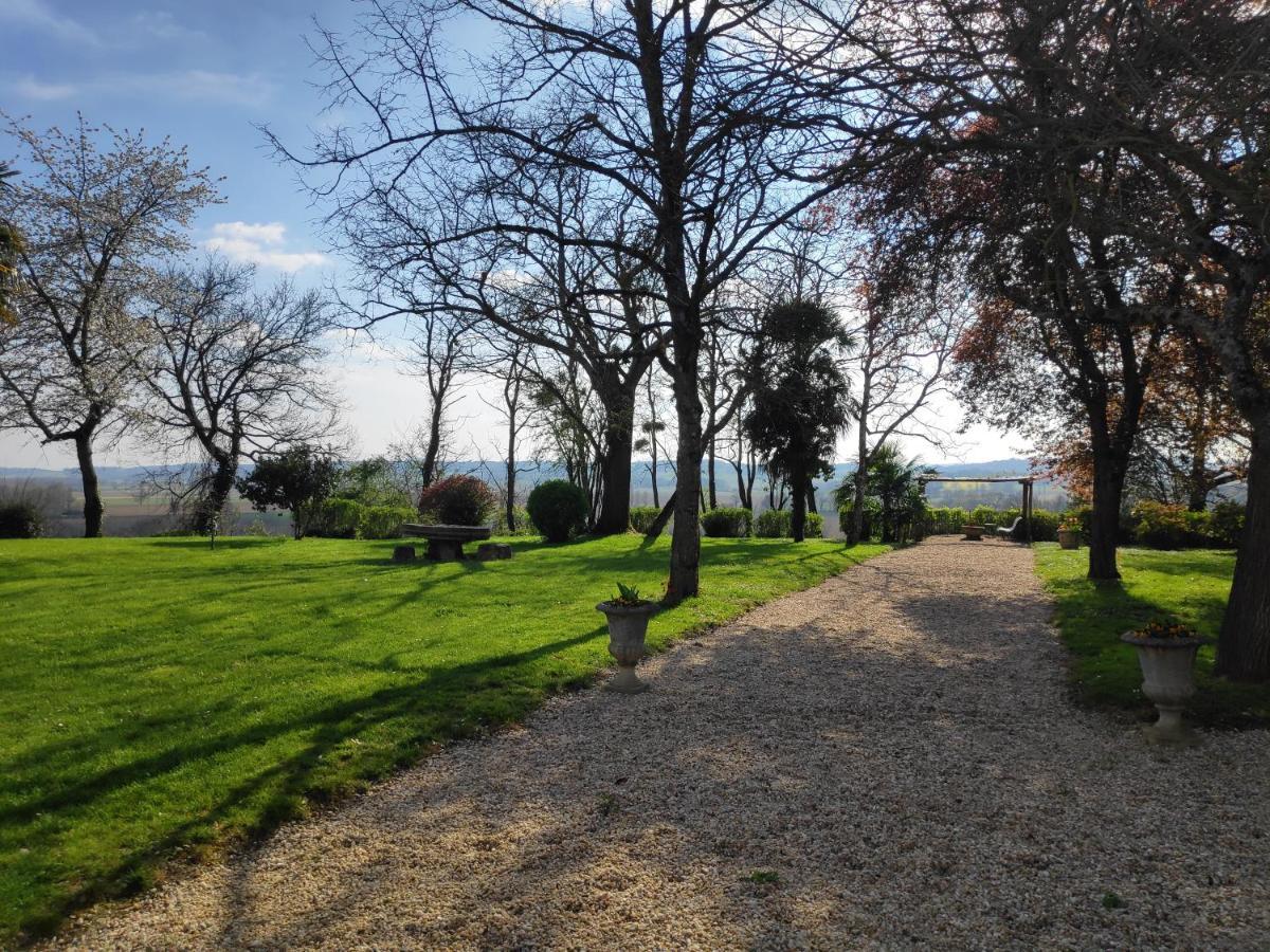 Au Chateau Juillac Exterior photo