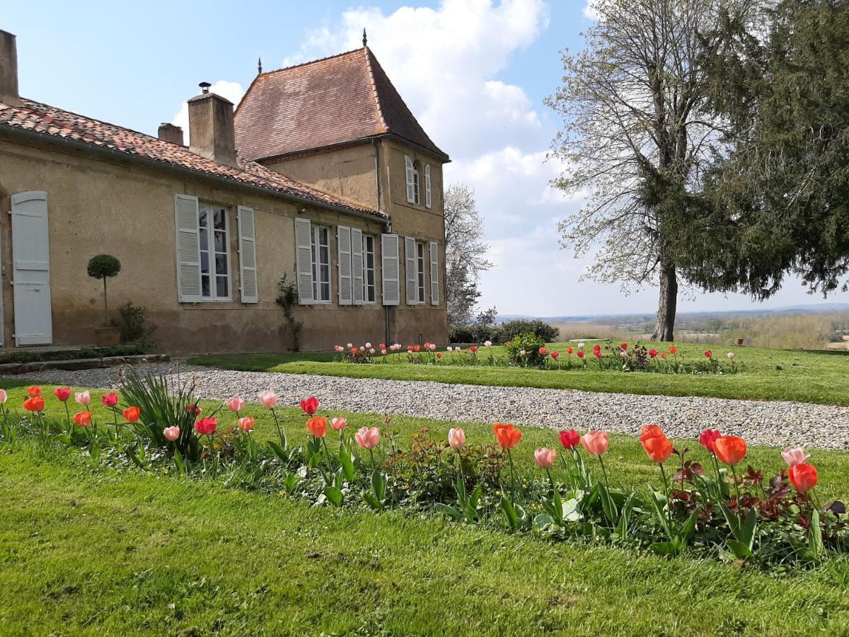 Au Chateau Juillac Exterior photo