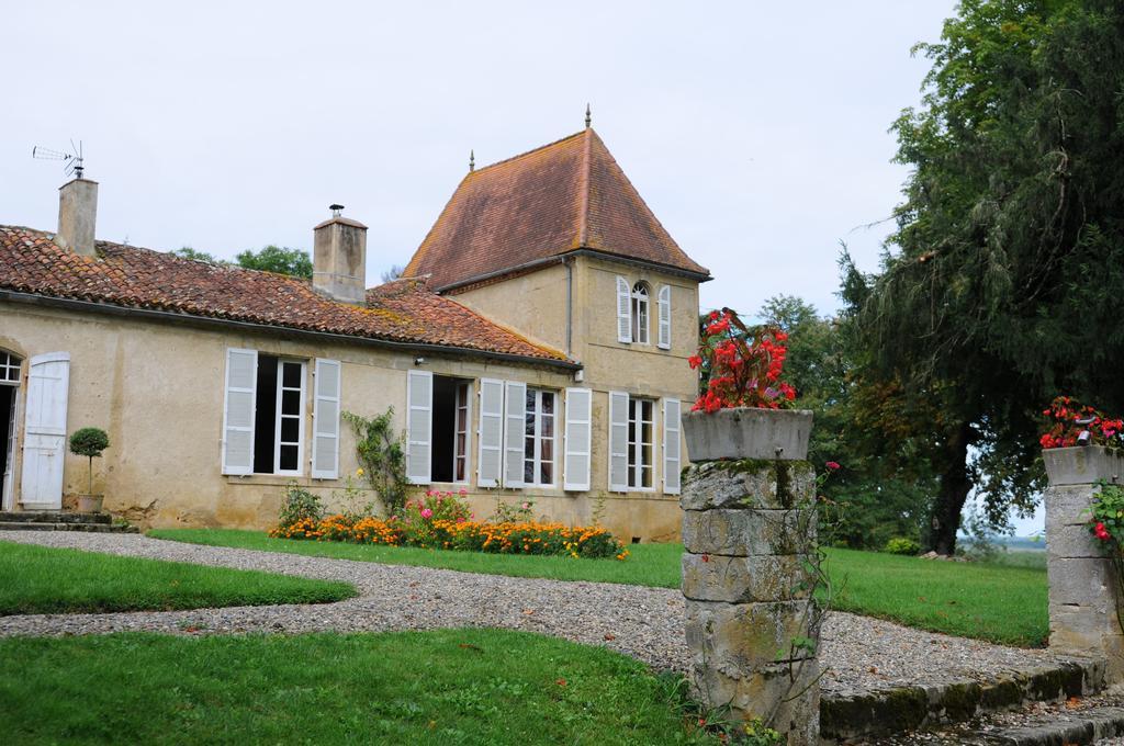 Au Chateau Juillac Exterior photo
